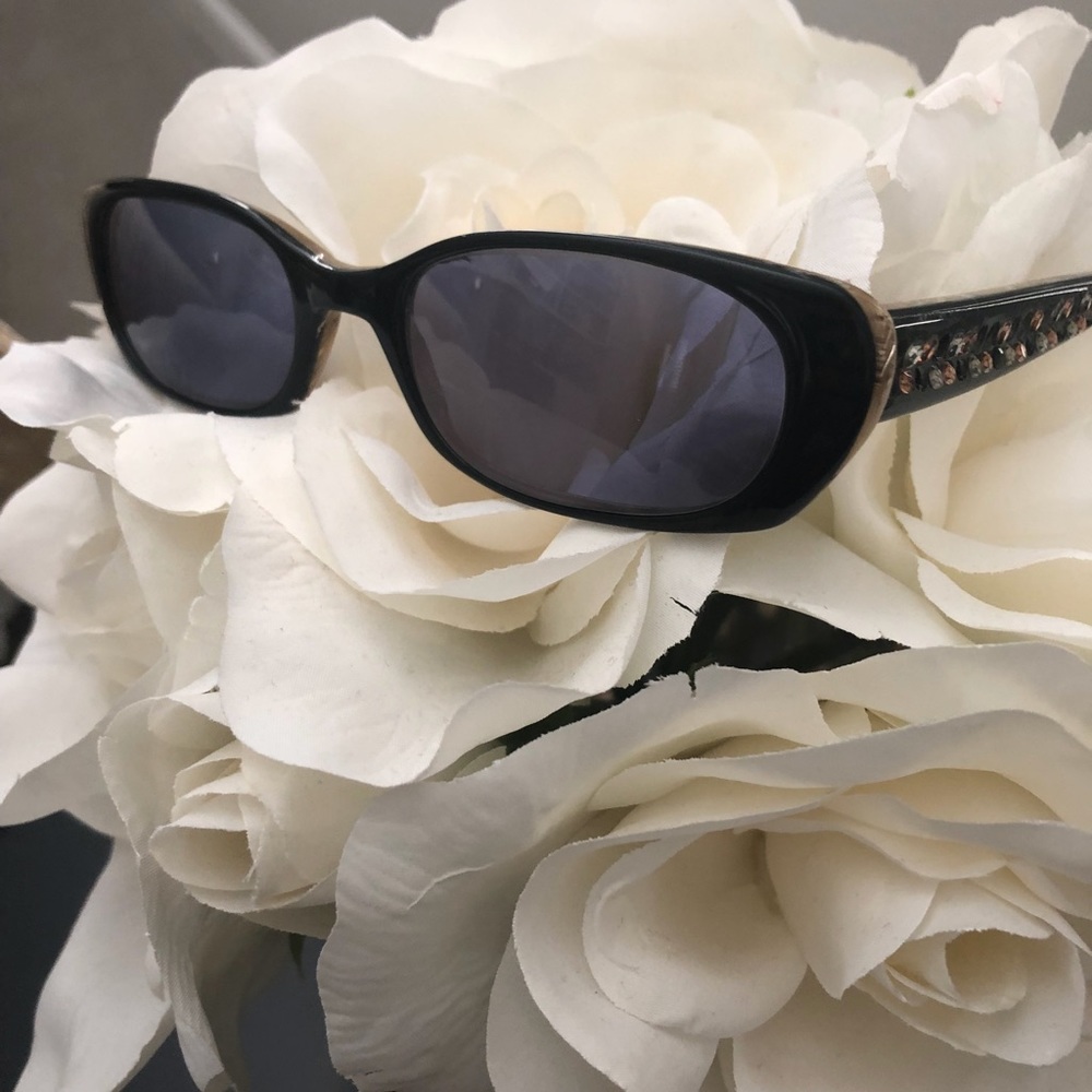 Judith Leiber sun glasses